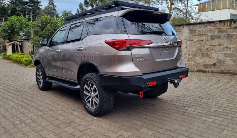 
								Toyota Fortuner 2017 full									