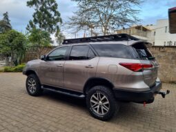 
										Toyota Fortuner 2017 full									