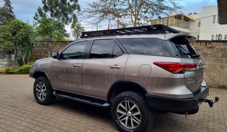 
								Toyota Fortuner 2017 full									