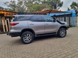 
										Toyota Fortuner 2017 full									