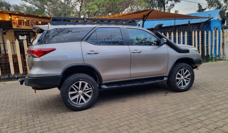 
								Toyota Fortuner 2017 full									