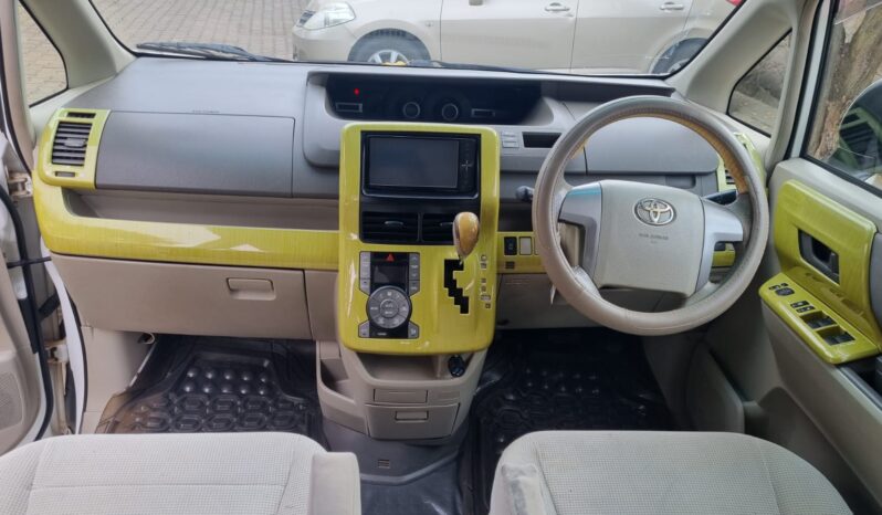 
								Toyota Noah 2009 full									