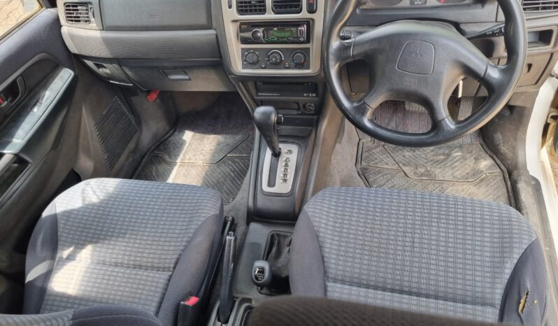 
								Mitsubishi Pajero IO 2000 full									