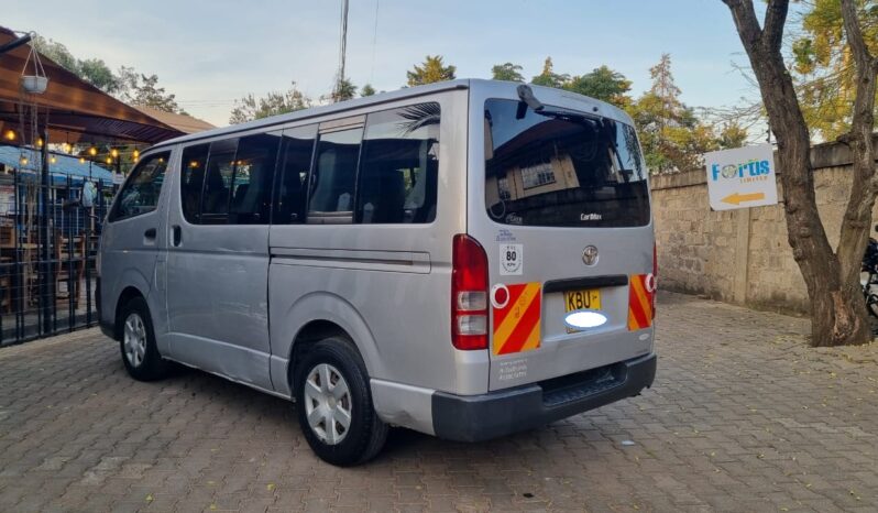 
								Toyota Hiace 2005 full									