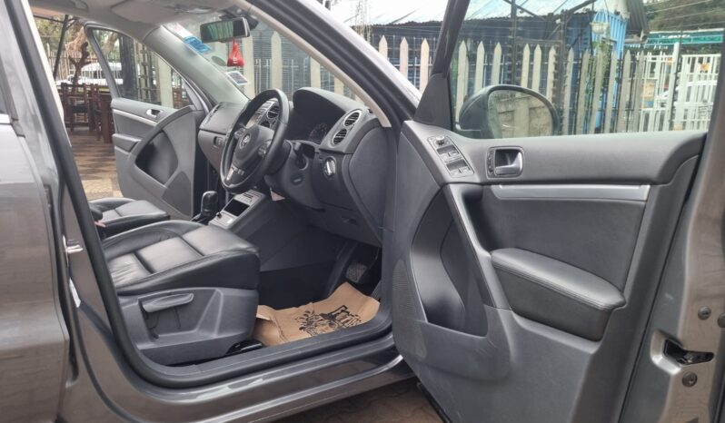 
								Volkswagen Tiguan 2012 full									