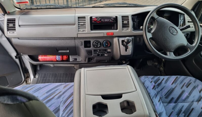 
								Toyota Hiace 2005 full									