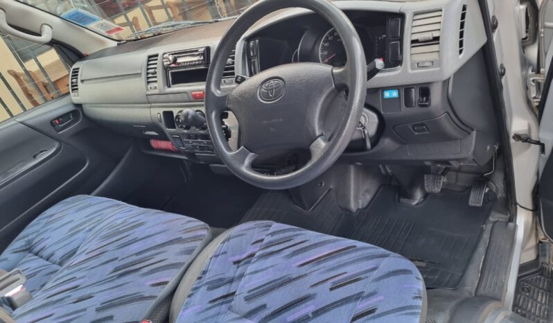 
								Toyota Hiace 2005 full									