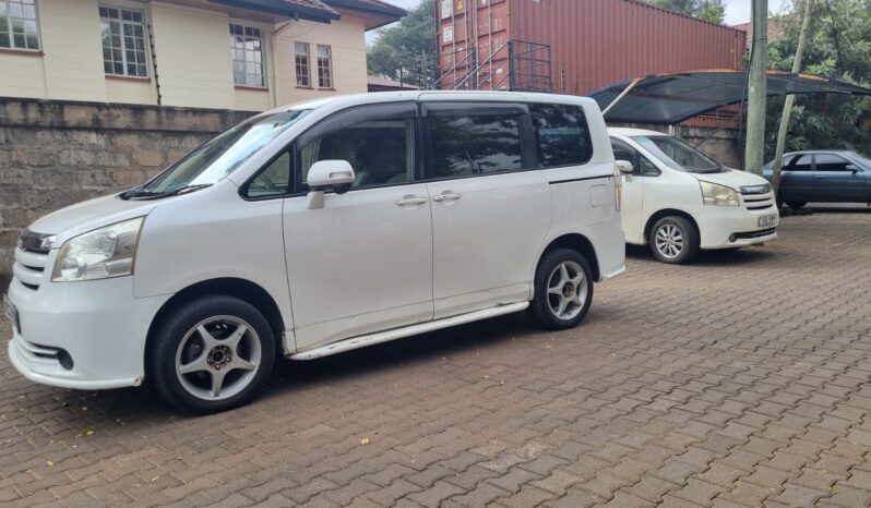 
								Toyota Noah 2009 full									