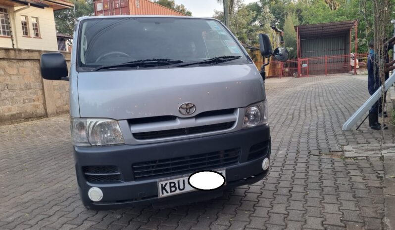 
								Toyota Hiace 2005 full									