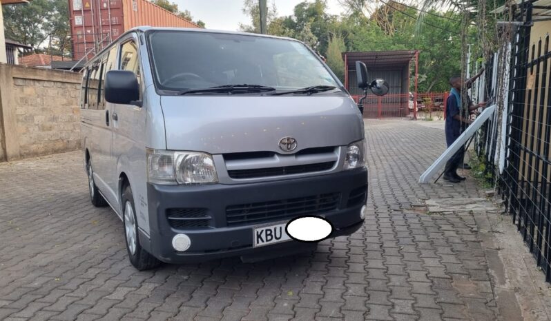 
								Toyota Hiace 2005 full									