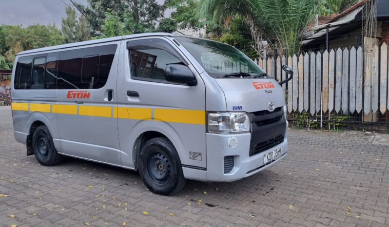 
								Toyota Hiace 2017 full									