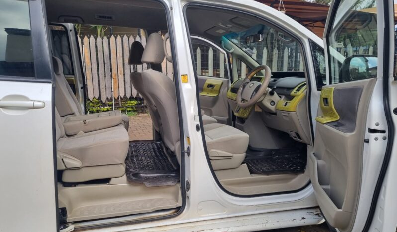 
								Toyota Noah 2009 full									