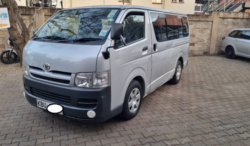 
								Toyota Hiace 2005 full									