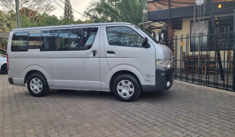 
								Toyota Hiace 2005 full									