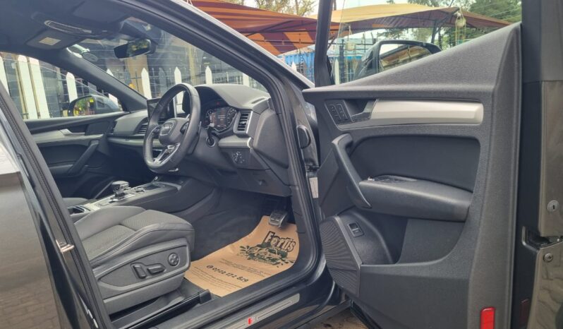 
								Audi Q5 2018 Gray full									