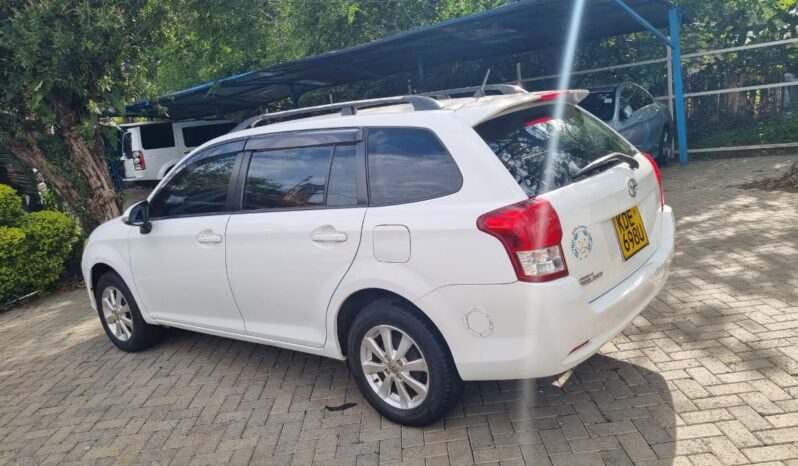 
								Toyota Corolla Fielder 2014 full									