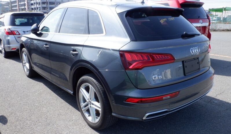 
								Audi Q5 2018 Gray full									