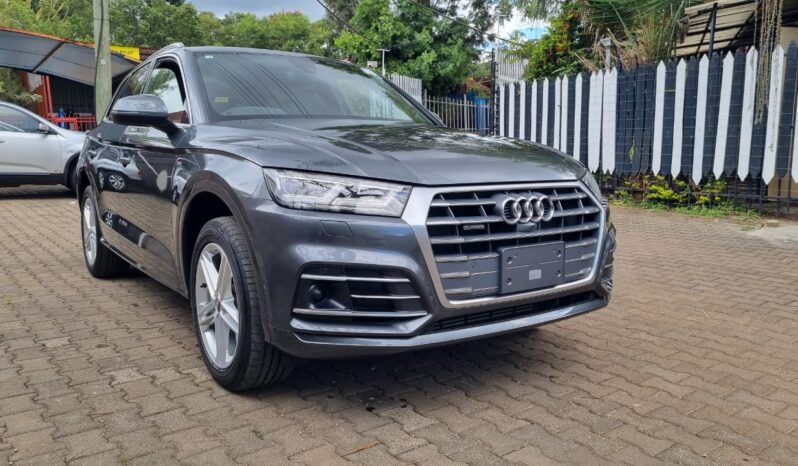 
								Audi Q5 2018 Gray full									