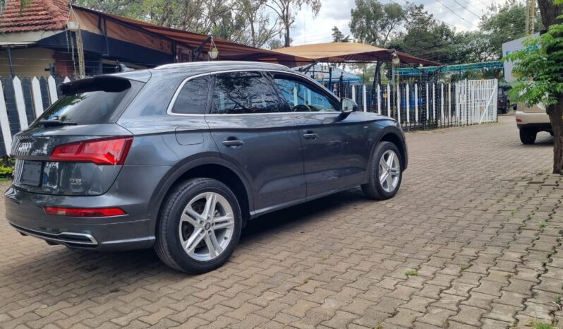 
								Audi Q5 2018 Gray full									