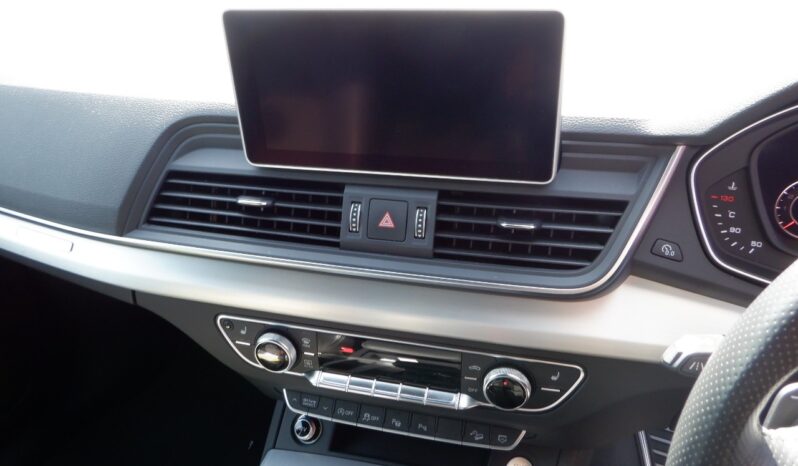 
								Audi Q5 2018 Gray full									