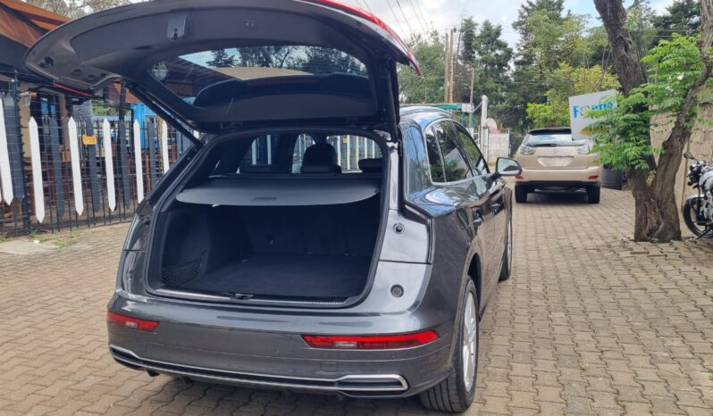 
								Audi Q5 2018 Gray full									