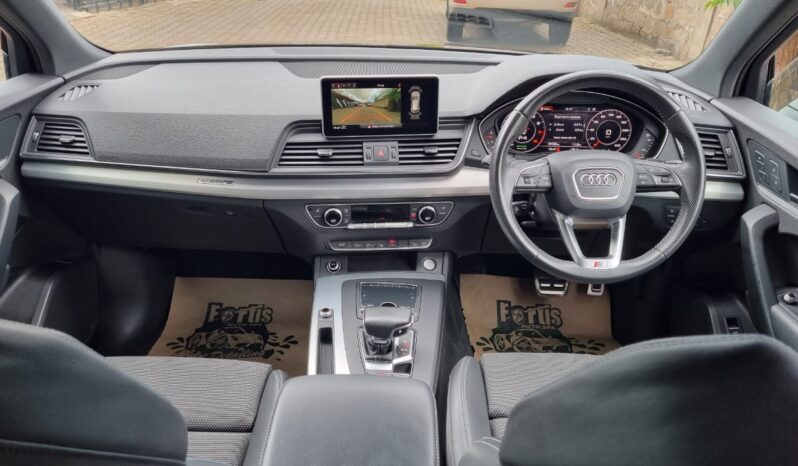 
								Audi Q5 2018 Gray full									