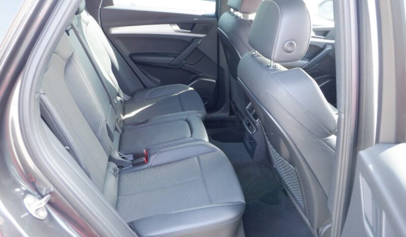 
								Audi Q5 2018 Gray full									