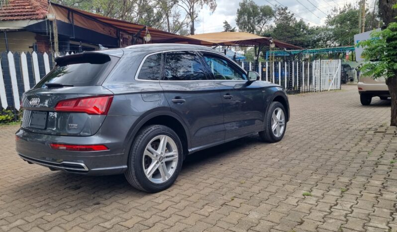
								Audi Q5 2018 Gray full									