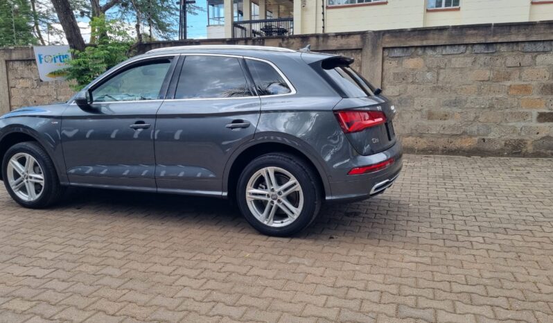 
								Audi Q5 2018 Gray full									