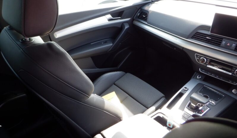 
								Audi Q5 2018 Gray full									