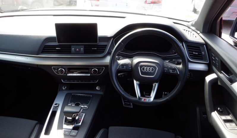 
								Audi Q5 2018 Gray full									