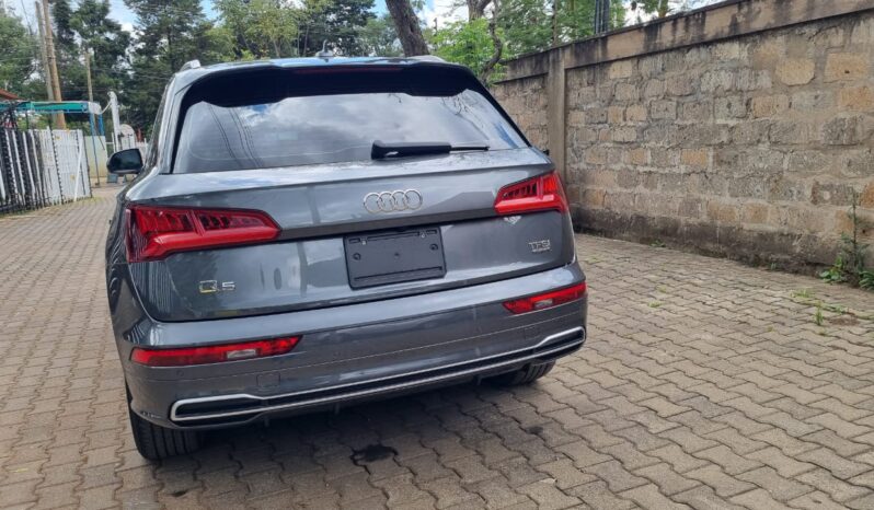 
								Audi Q5 2018 Gray full									