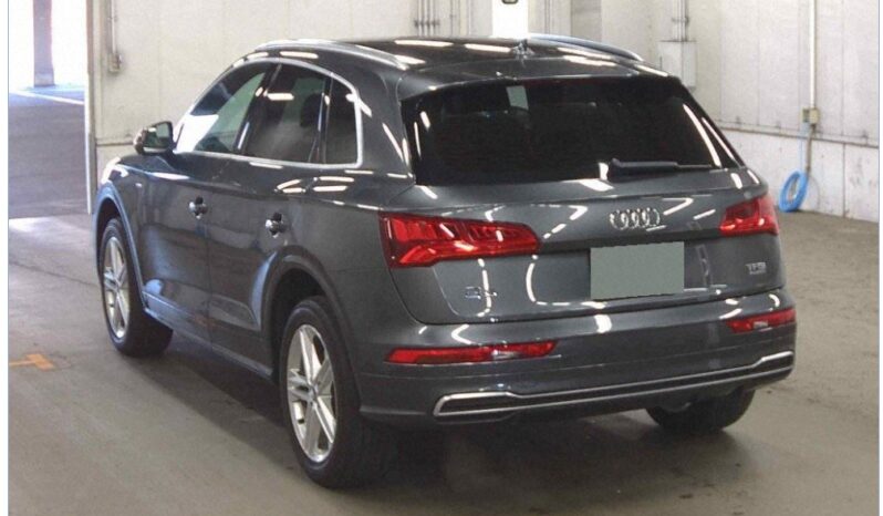 
								Audi Q5 2018 Gray full									