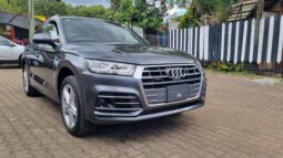 
										Audi Q5 2018 Gray full									
