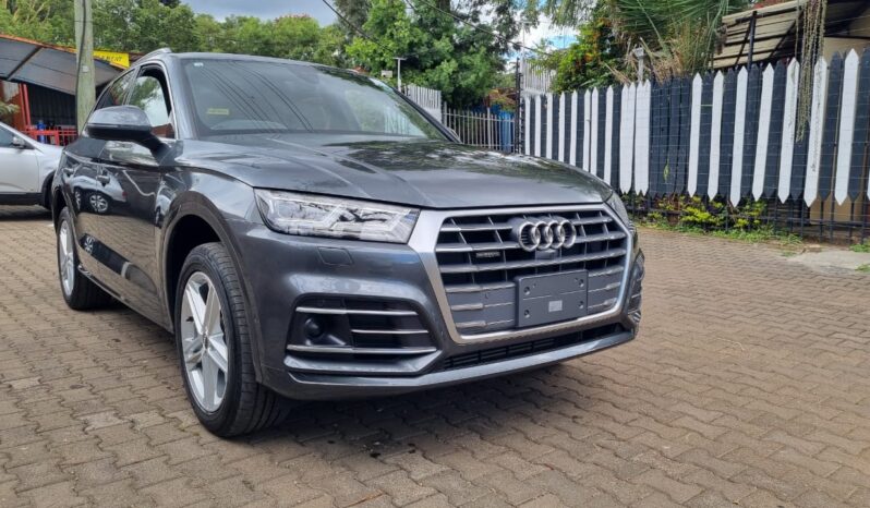 
								Audi Q5 2018 Gray full									