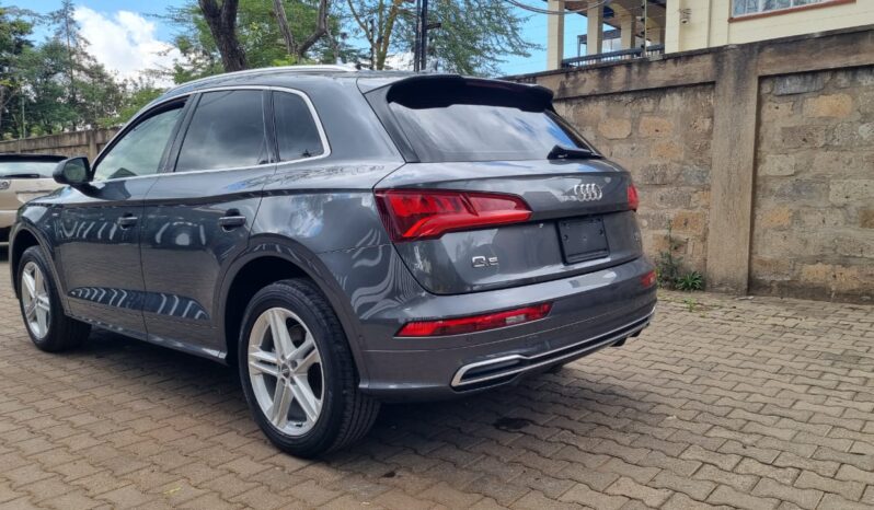 
								Audi Q5 2018 Gray full									