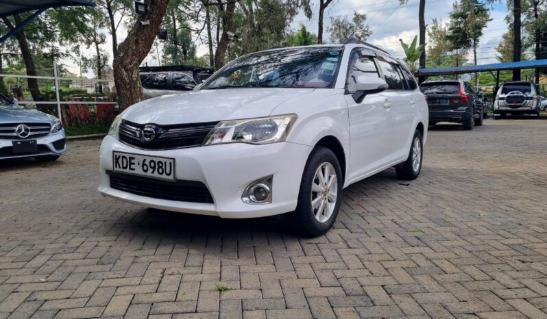 
								Toyota Corolla Fielder 2014 full									