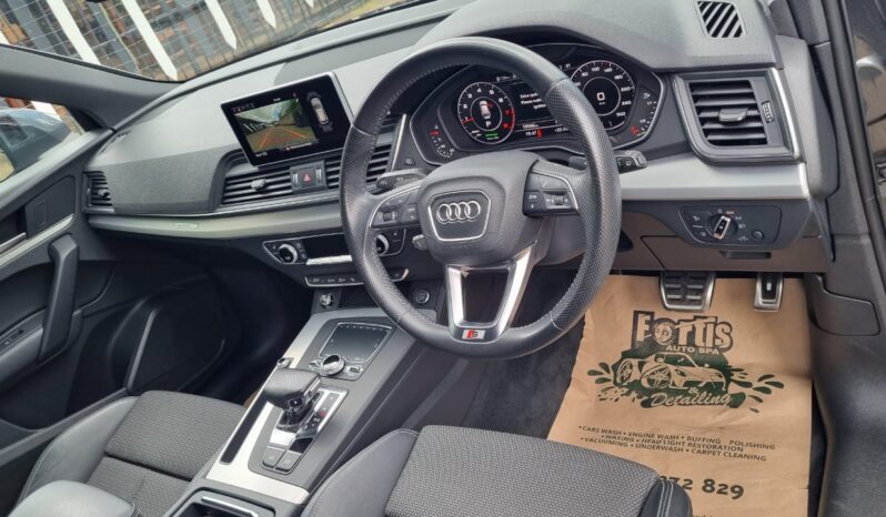 
								Audi Q5 2018 Gray full									