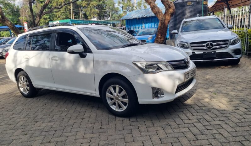 
								Toyota Corolla Fielder 2014 full									