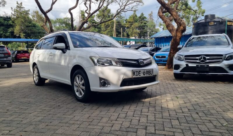 
								Toyota Corolla Fielder 2014 full									