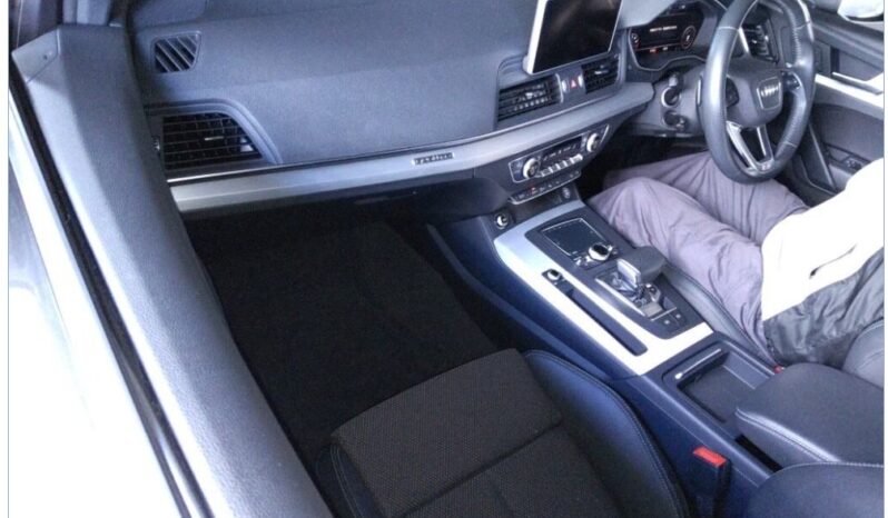 
								Audi Q5 2018 Gray full									