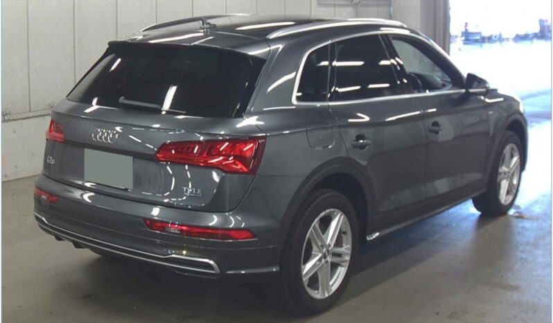 
								Audi Q5 2018 Gray full									