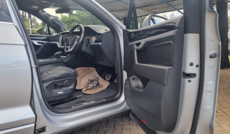 
								VolkswagenTouareg 2018 R-Line full									