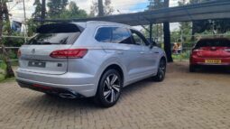 
										VolkswagenTouareg 2018 R-Line full									