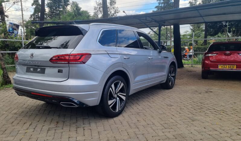 
								VolkswagenTouareg 2018 R-Line full									