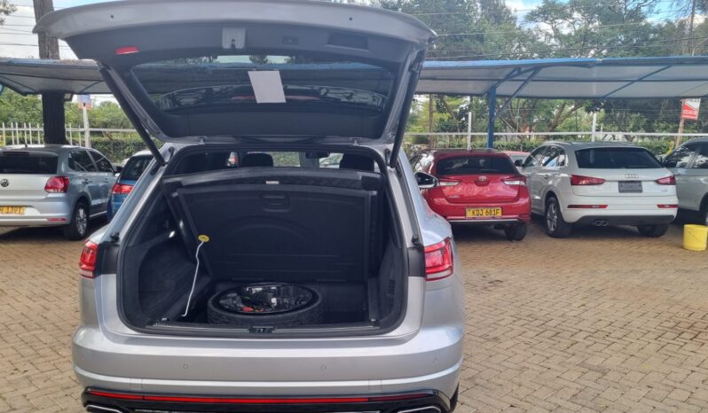 
								VolkswagenTouareg 2018 R-Line full									