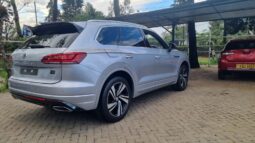 
										VolkswagenTouareg 2018 R-Line full									