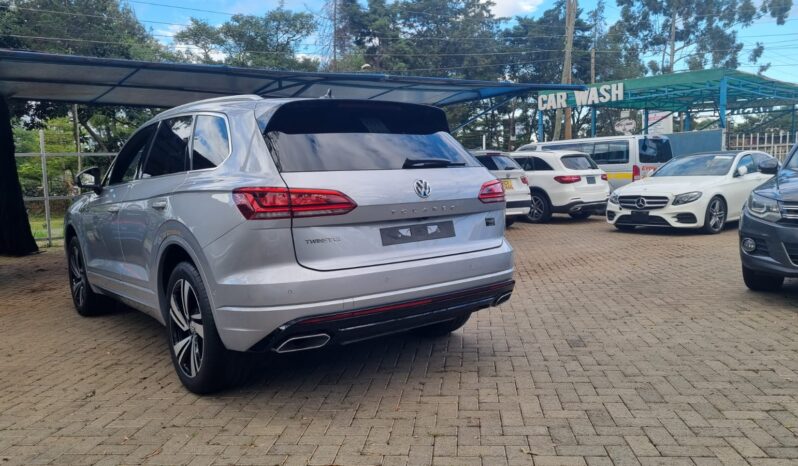
								VolkswagenTouareg 2018 R-Line full									