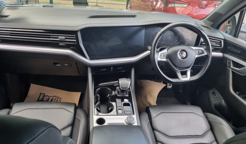 
								VolkswagenTouareg 2018 R-Line full									