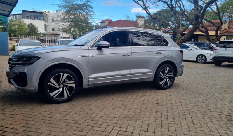 
								VolkswagenTouareg 2018 R-Line full									